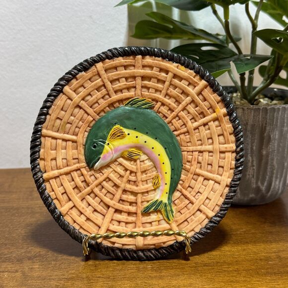 Vintage Decorative Fish Plate 3D Design 1995 Youngs Trout Fisherman Man Cave - Picture 1 of 5